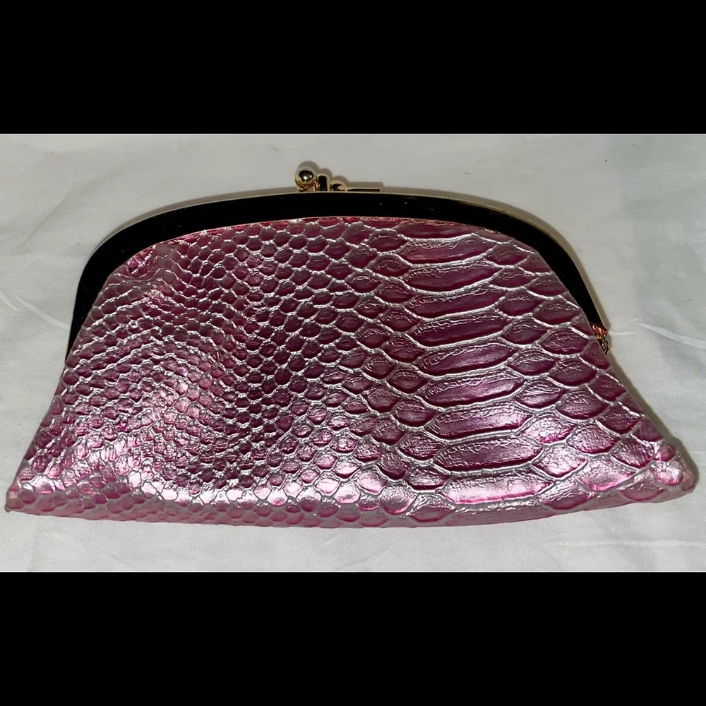 Deux Lux Pink Metallic Fold Over Clutch With Snap Closure.. New - Picture 9 of 15